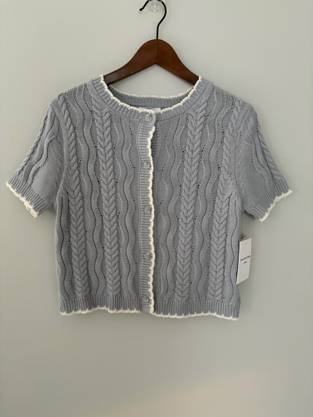 Gray Short-Sleeve Cable Knit Cardigan with White Trim Boho size Small